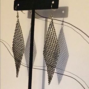 ⬇️ 2/$25 Listing - New Dangle Gunmetal Mesh Diamond Form Fashion Earrings